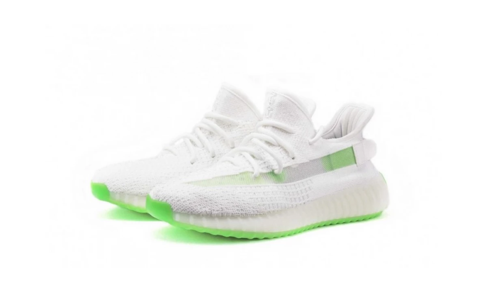 V2 white. Adidas Yeezy Boost 350 v2 White. Adidas Yeezy Boost 350 v2 белые салатовые. Adidas Yeezy Boost 350 Green. Adidas Yeezy Boost 350 Green White.